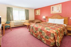 AmeriVu Inn & Suites - Image 4