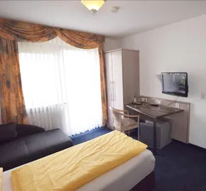 Alena - Image 5