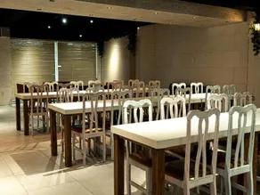Emerald Hotel - Image 2