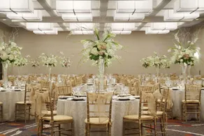 Hilton New York JFK Airport Hotel - Image 4