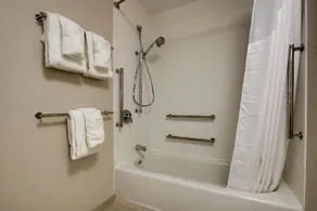 Holiday Inn Express & Suites Elizabethtown North - Image 2