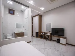 Hoang Hung Hotel by ZUZU - Image 5