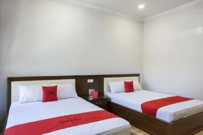 RedDoorz Plus Near Mall Roxy Banyuwangi - Image 3