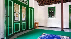 RedDoorz Syariah @ Ndalem Kembang Sore Yogyakarta - Image 2