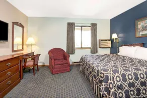 Super 8 by Wyndham Hudson - Image 3