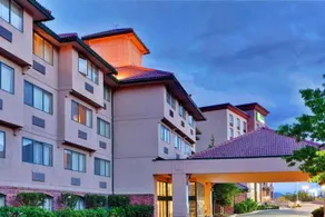 Hotel Kelowna & Conference Centre - Image 2