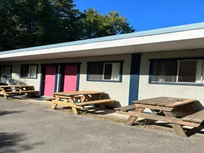 Dolphin Motel - Image 5