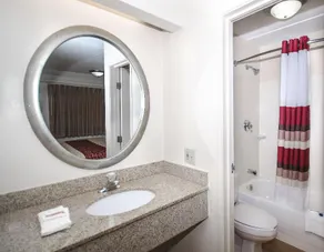 Red Roof Inn Philadelphia Trevose - Image 4