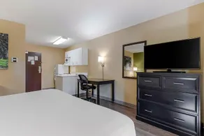 Baymont by Wyndham Auburn Hills South - Image 2