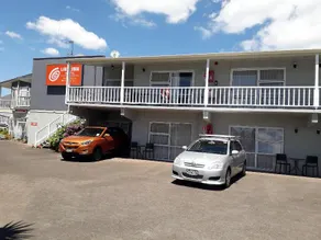 Ledwich Lodge Motel - Image 4