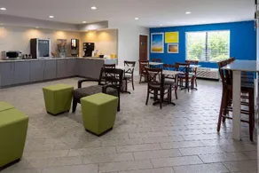 Days Inn by Wyndham Louisburg - Image 2