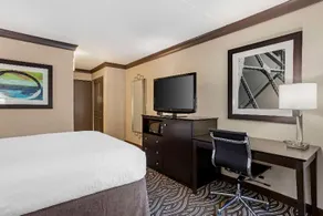 Best Western Plus Kingston Hotel and Conference Center - Image 3