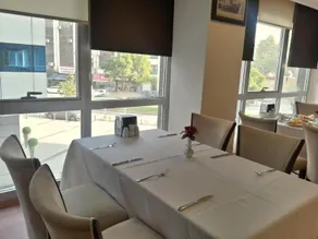 Ismira Hotel - Image 2