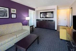 La Quinta Inn & Suites by Wyndham Minneapolis Bloomington W - Image 5