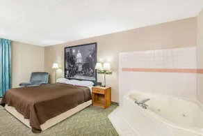Dodgeville inn & suites - Image 2