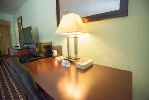 Days Inn by Wyndham Fort Wright Cincinnati Area - Image 2