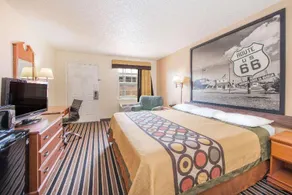 Super 8 by Wyndham Tulsa/Arpt/St Fairgrounds - Image 2