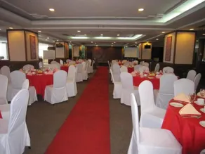 Goldcourse Hotel - Image 2