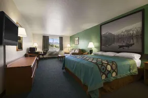 Super 8 by Wyndham Salmon - Image 2