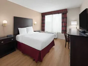 Quality Inn & Suites - Image 2