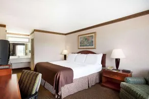 Days Inn by Wyndham Forrest City - Image 3