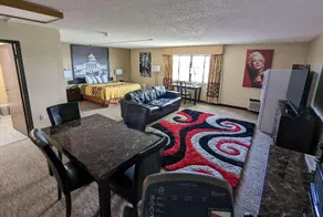 Super 8 by Wyndham Wichita North - Image 4