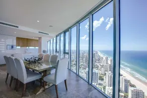 Hilton Surfers Paradise Hotel & Residences - Image 2