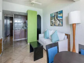 Club Regina Cancun - Image 2