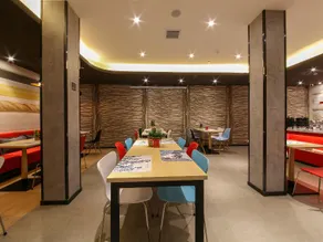 ibis Weinan Normal University Chaoyang Street Hotel - Image 2