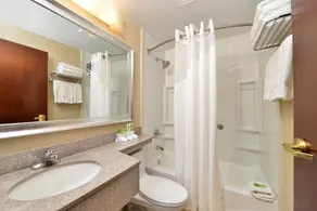 Holiday Inn Express New York JFK Airport Area - Image 2