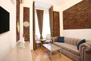 Hutsuite Hotel - Image 3