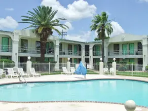 Americas Best Value Inn Beaumont - Image 3