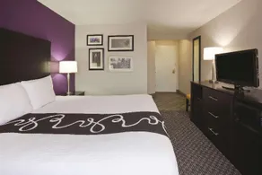 La Quinta Inn & Suites by Wyndham Minneapolis Bloomington W - Image 3