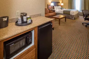Airport Inn and Suites - Image 2