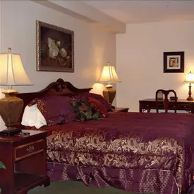 Golden Circle Inn & Suites - Image 5
