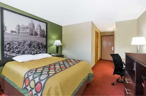 Super 8 by Wyndham Grinnell IA - Image 3