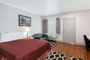 Howard Johnson by Wyndham Marina at Monterey Bay - Image 2