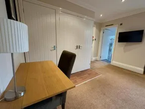 Lennox Lea Hotel Studios & Apartments - Image 2