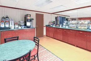 Red Roof Inn Flint - Image 2