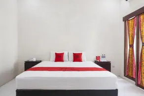 RedDoorz Plus Near Mall Roxy Banyuwangi - Image 4