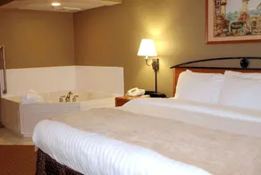AmericInn Lodge & Suites - Image 4