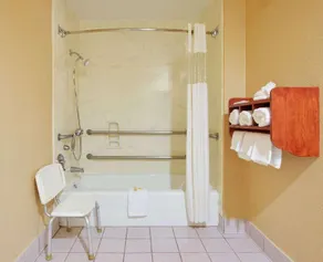Days Inn by Wyndham Fairfield - Image 4