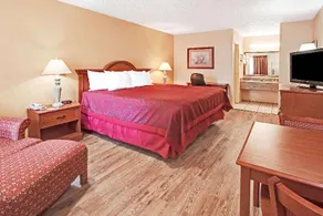 Days Inn by Wyndham Boerne - Image 4