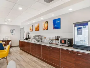 Country Inn & Suites by Radisson, Dothan, AL - Image 3