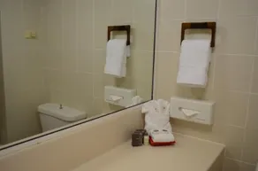 Acacia Court Hotel - Image 2