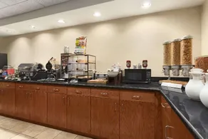 Country Inn & Suites by Radisson, Dothan, AL - Image 2