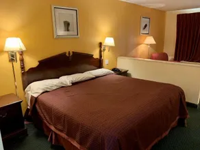 Deluxe Inn & Suites - Image 3