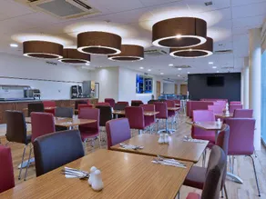 Travelodge Edinburgh Airport Ratho Station - Image 5
