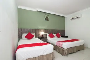 Super 443 Crystal City Hotel - Image 2