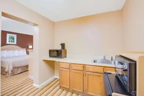 Days Inn by Wyndham Columbus Tryon - Image 2